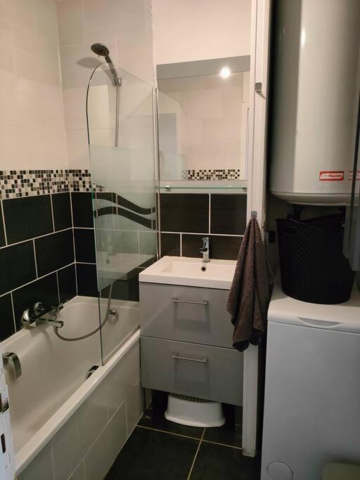 Chaleureux Appartement. Dinan Exteriör bild
